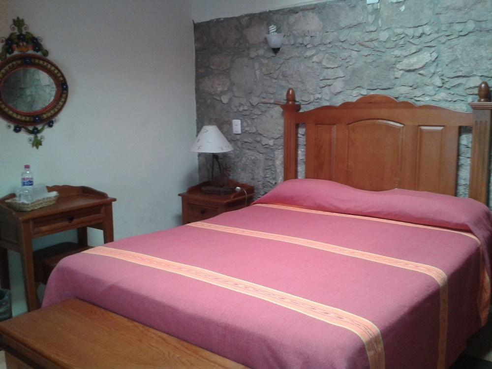 Hotel Refugio Agustino Морелия Екстериор снимка